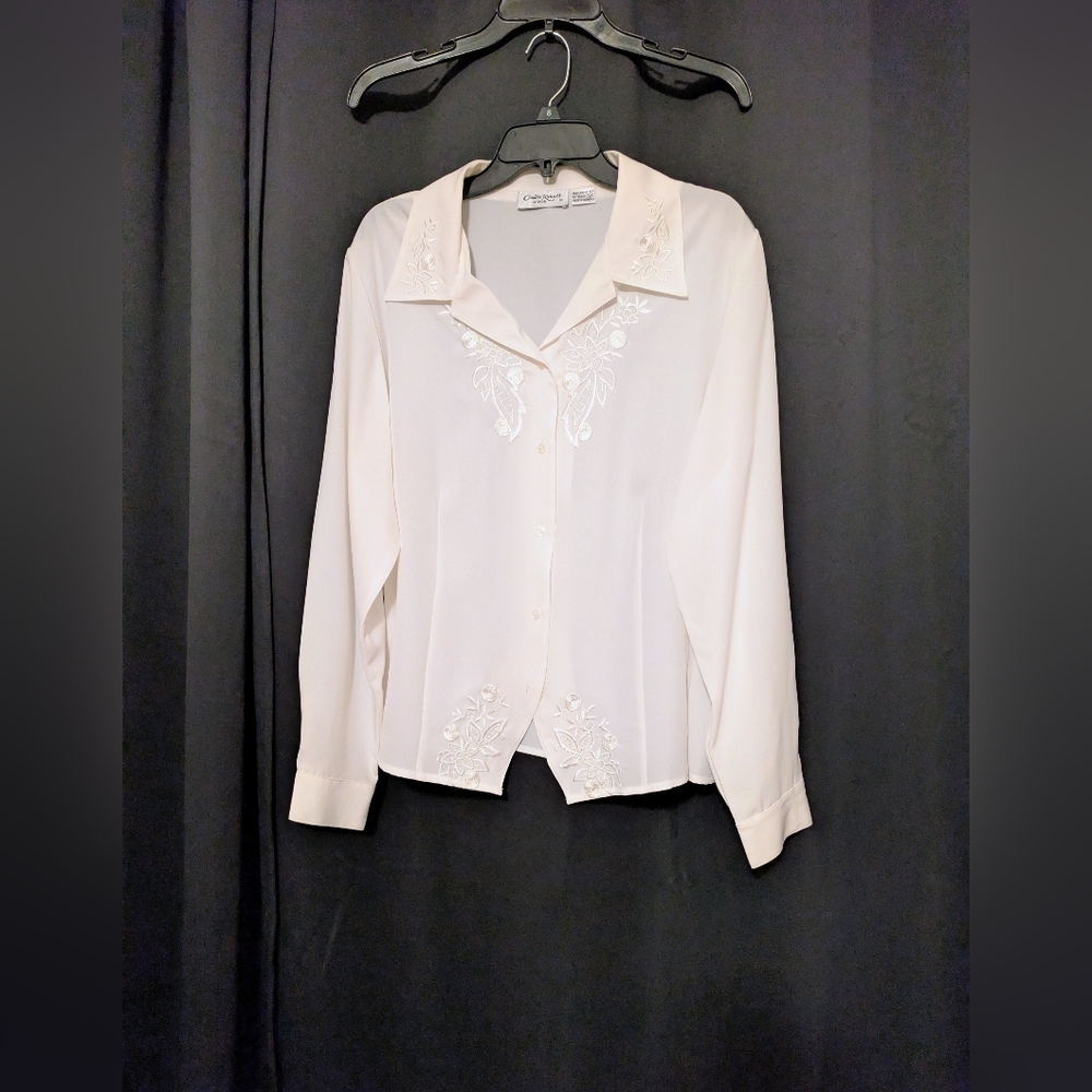Claudia Richard Elegant White Embroidered Women's Top Long Sleeve 5 Button 22W